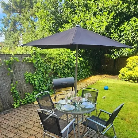 2 Bedrooms Maisonette Byfleet Exterior photo