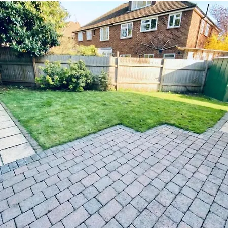 2 Bedrooms Maisonette Byfleet Exterior photo