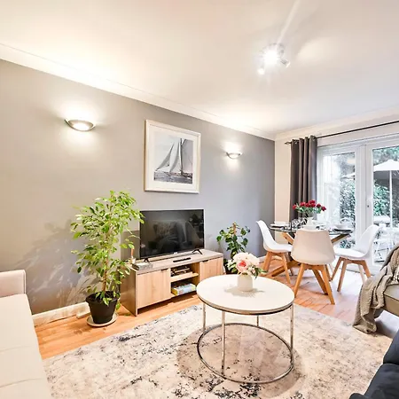 2 Bedrooms Maisonette Byfleet Exterior photo