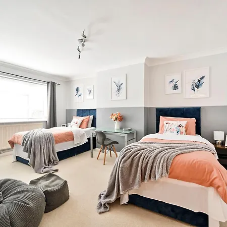 2 Bedrooms Maisonette Byfleet Exterior photo