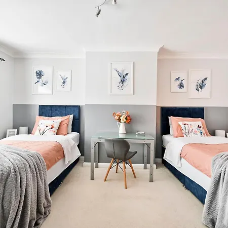2 Bedrooms Maisonette Byfleet Exterior photo