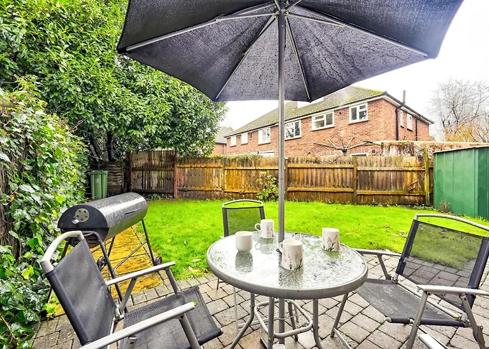 2 Bedrooms Maisonette Byfleet