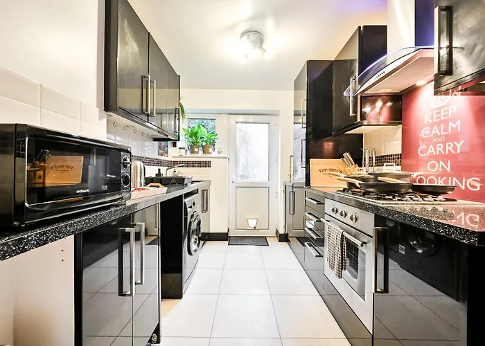 2 Bedrooms Maisonette Byfleet
