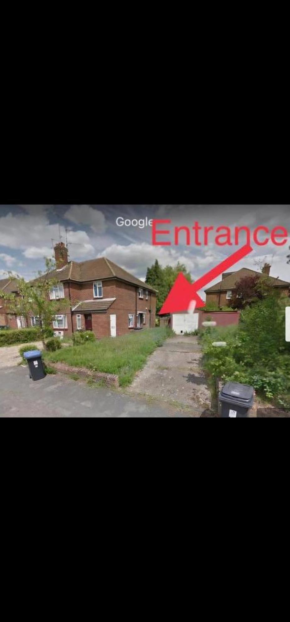 2 Bedrooms Maisonette * Byfleet