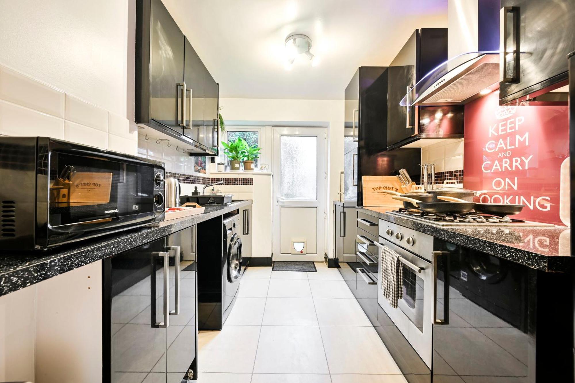 2 Bedrooms Maisonette Apartment