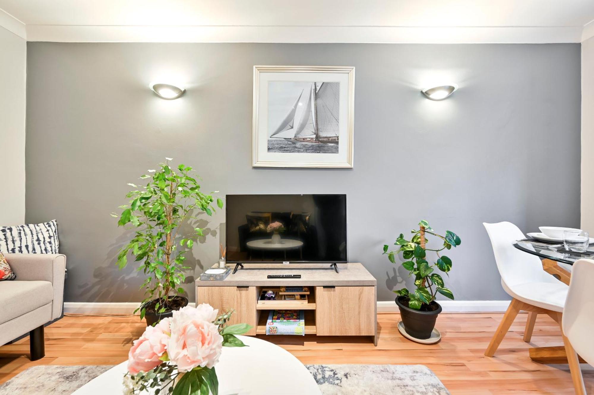 2 Bedrooms Maisonette Apartment *