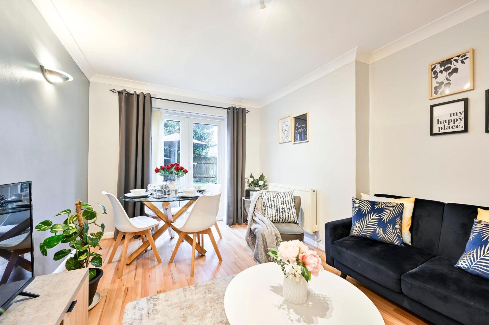2 Bedrooms Maisonette Byfleet