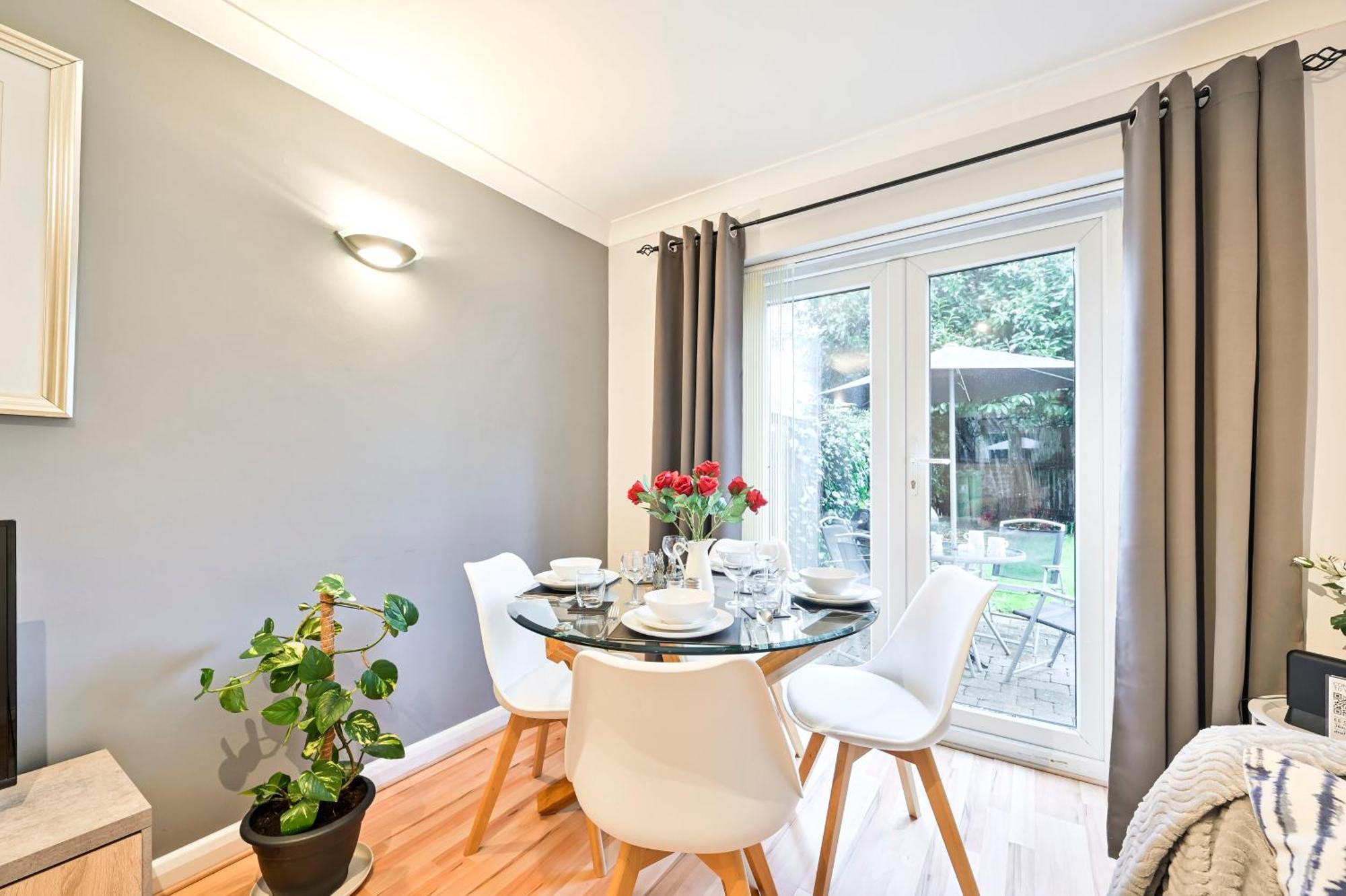 2 Bedrooms Maisonette Apartment