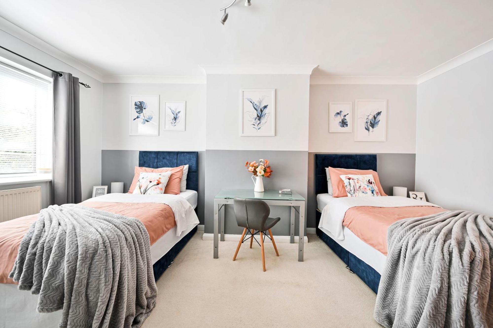 2 Bedrooms Maisonette Apartment Byfleet