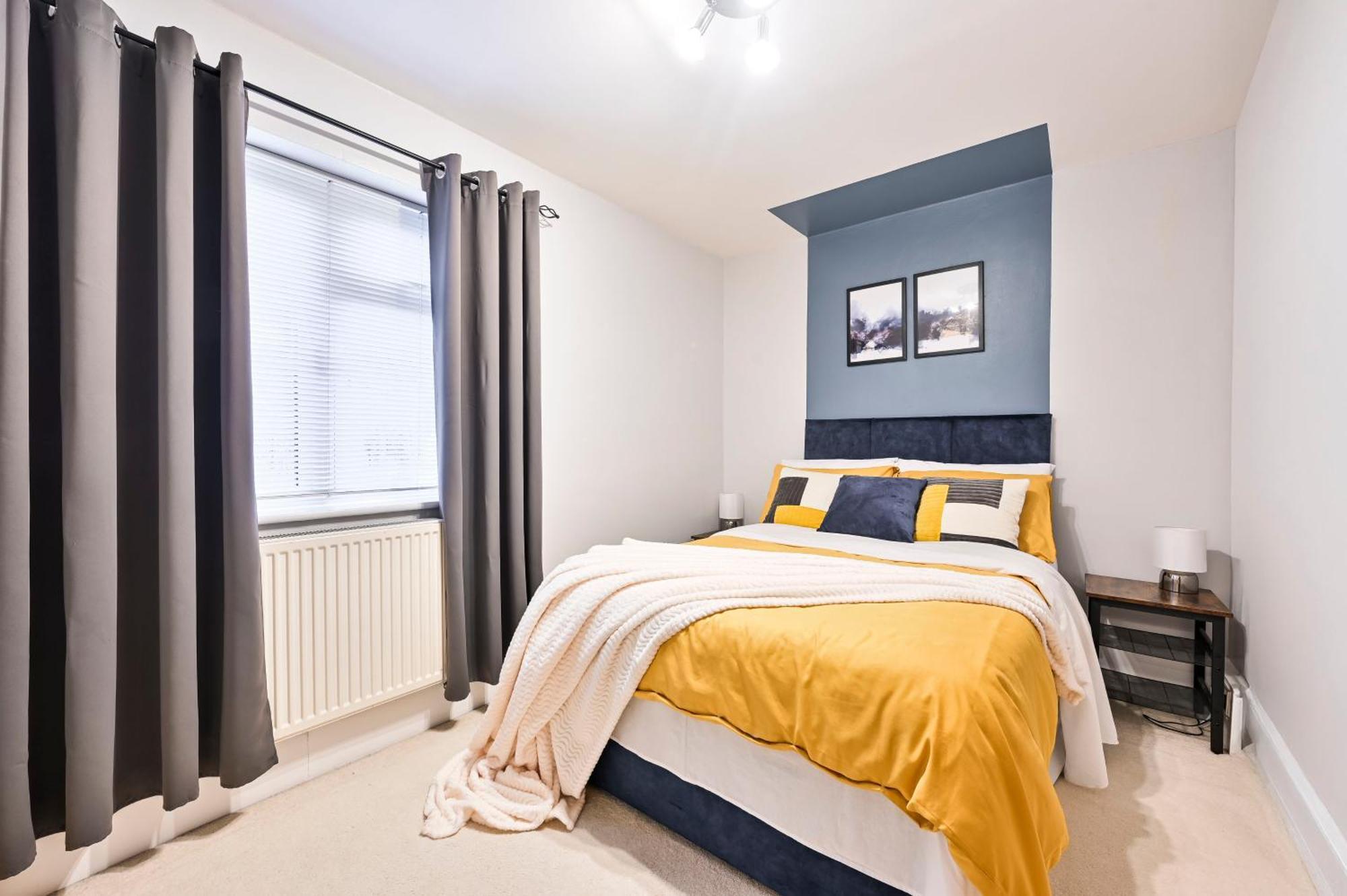 2 Bedrooms Maisonette Apartment Byfleet